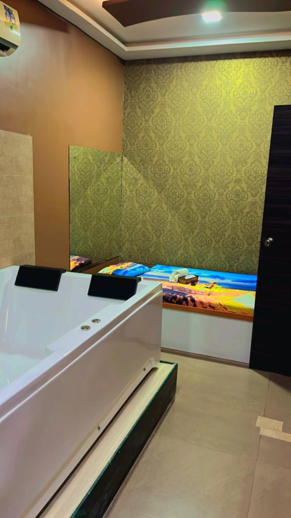 Jacuzzi Tub